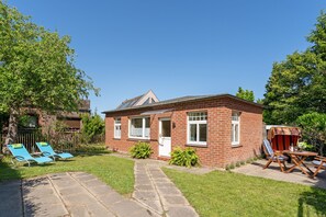 Outdoor dining - Vrbo Property (Scharbeutz)