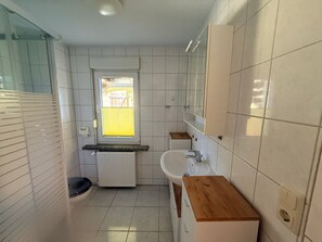 Bathroom - Vrbo Property (Kühlungsborn)
