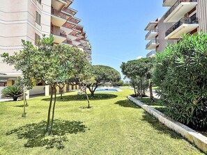 A courtyard with a swimming pool, surrounded by multi-story buildings with balconies. - Apartment Cofisa by Interhome (Jávea)