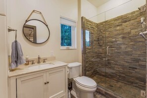 Shower, jetted tub, hair dryer, bidet - Villa Zephyra, Grand 8BR Villa for Families & Groups (Jensen Beach)