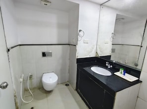 Deluxe Quadruple Room, City View | Bathroom | Shower, free toiletries, towels - Puri Hotel on Ratnakar Rd. Rumani (Puri)