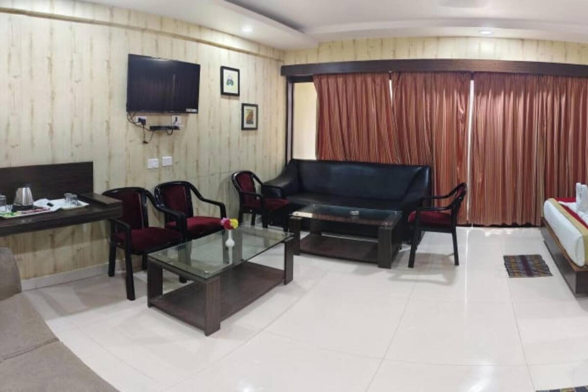 Deluxe Quadruple Room, City View | Desk, free WiFi