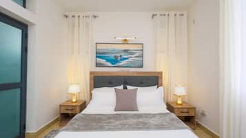 Desk, laptop workspace, iron/ironing board, free WiFi