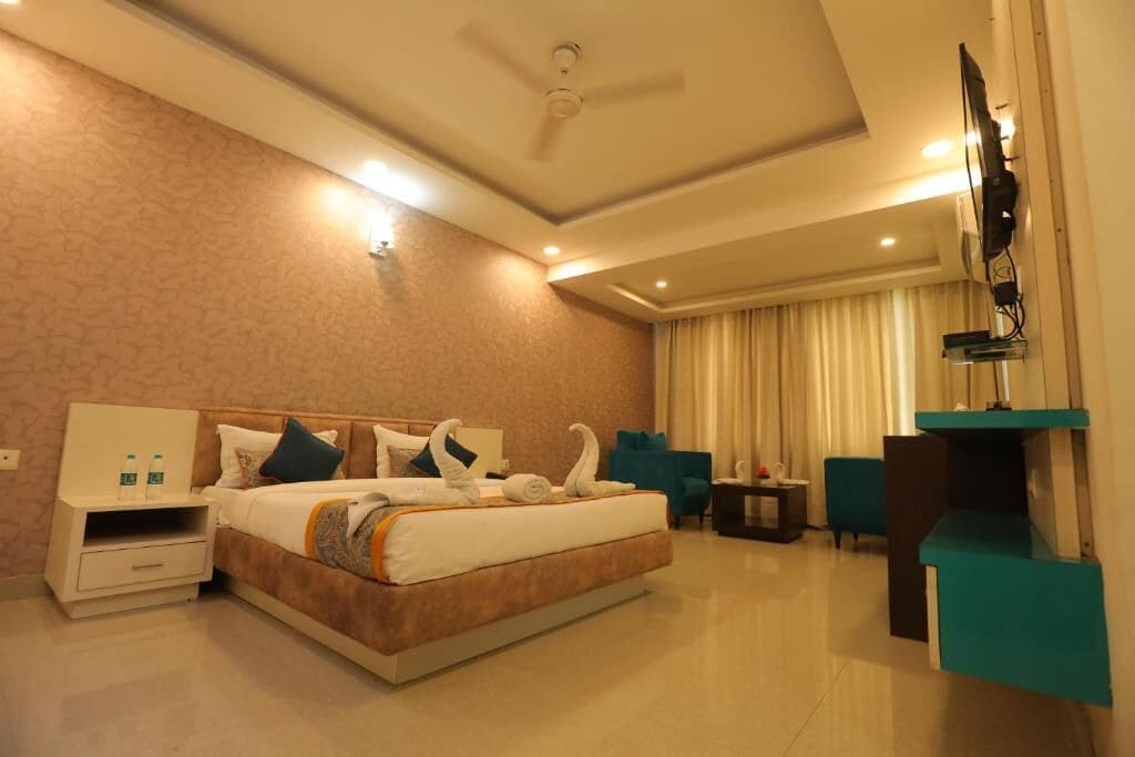 In-room safe, desk, laptop workspace, blackout curtains
