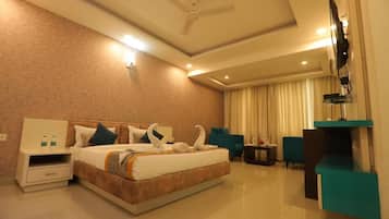 In-room safe, desk, laptop workspace, blackout curtains