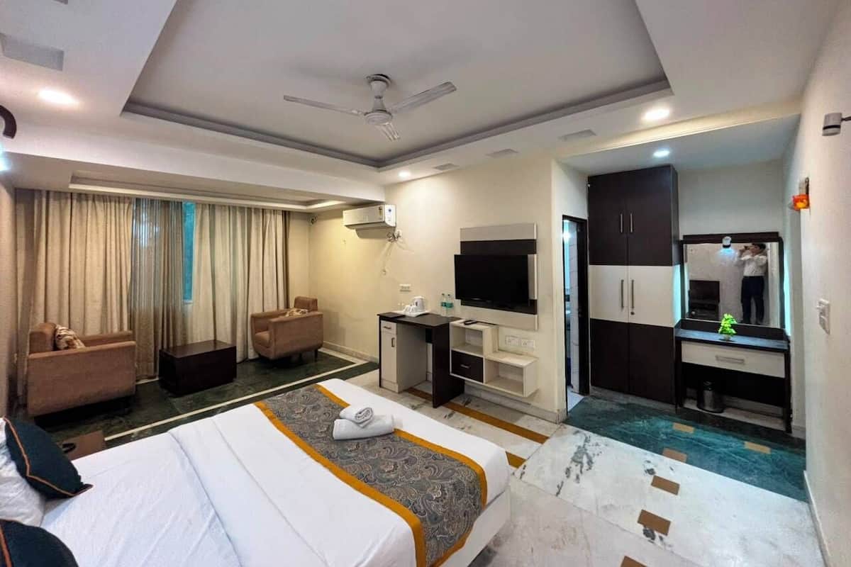 Deluxe Double Room, 1 King Bed, Balcony, City View( Unmarried couples not allowed) | In-room safe, desk, laptop workspace, blackout drapes