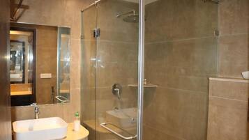 Premium Double Room, Balcony, Garden View | Bathroom | Shower, free toiletries, slippers, towels