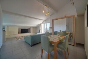 Dining - FRGK - SUQUET DUPLEX WITH VIEWS OF THE HARBOR AND THE PALACE - 2BR (Cannes)