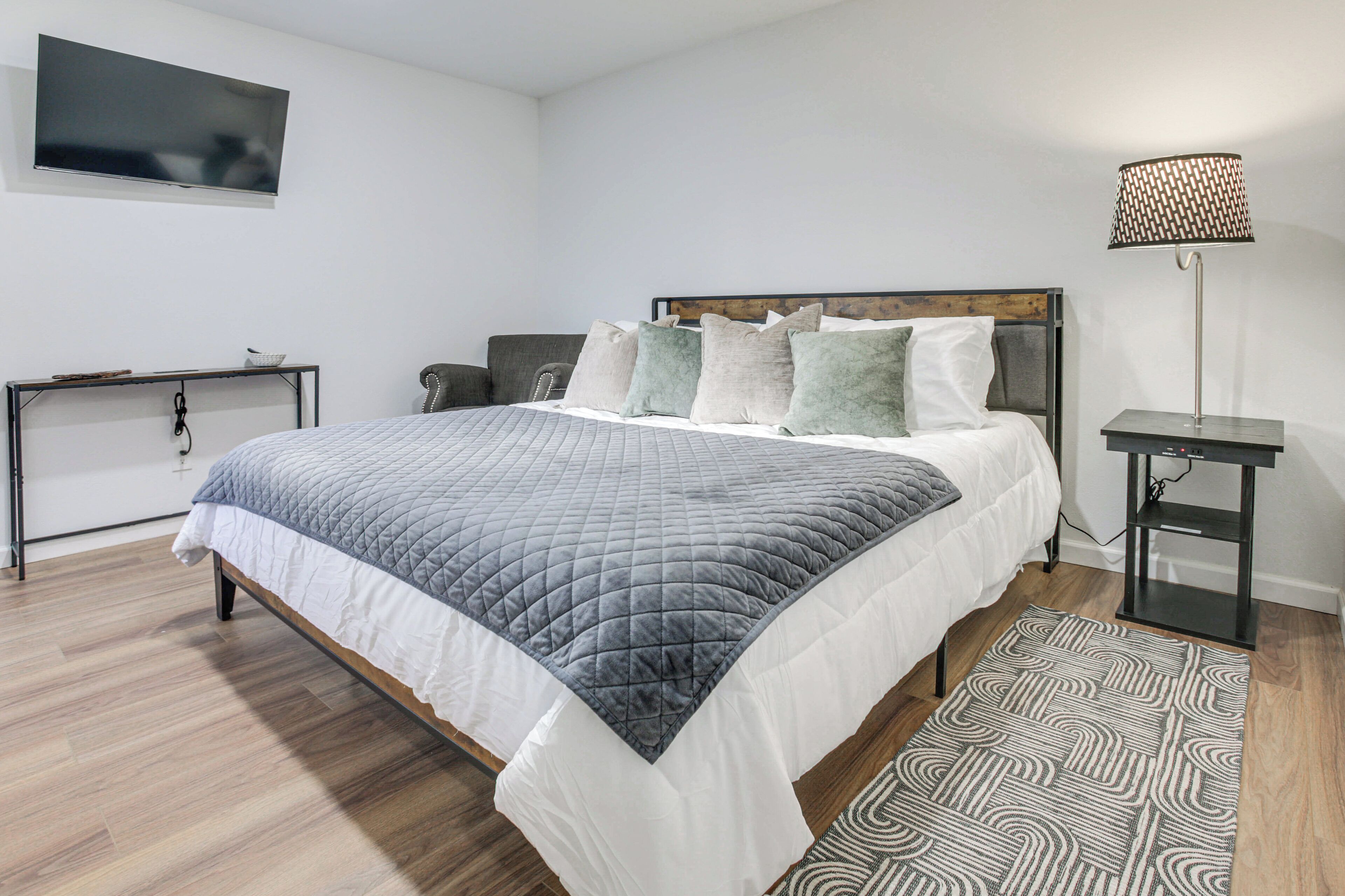 4 chambres, bureau, fer et planche à repasser, accès Internet