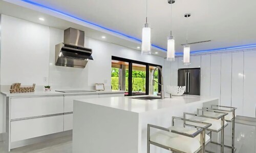 Villa Gaviota: heated rooftop pool & fenced yard
