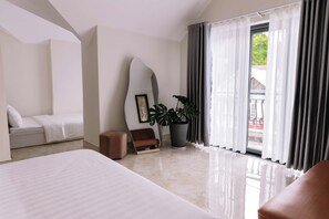 Villa, City View | Desk, laptop workspace, WiFi (free) - Hoanglee Villa (Cam Ly - Da Lat)