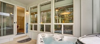Soak, Hike & Golf: Durango Escape w/ Hot Tub!