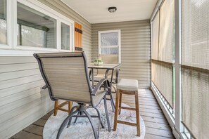 Outdoor dining - 4 Mi to UToledo! Cozy Family Home (Toledo)
