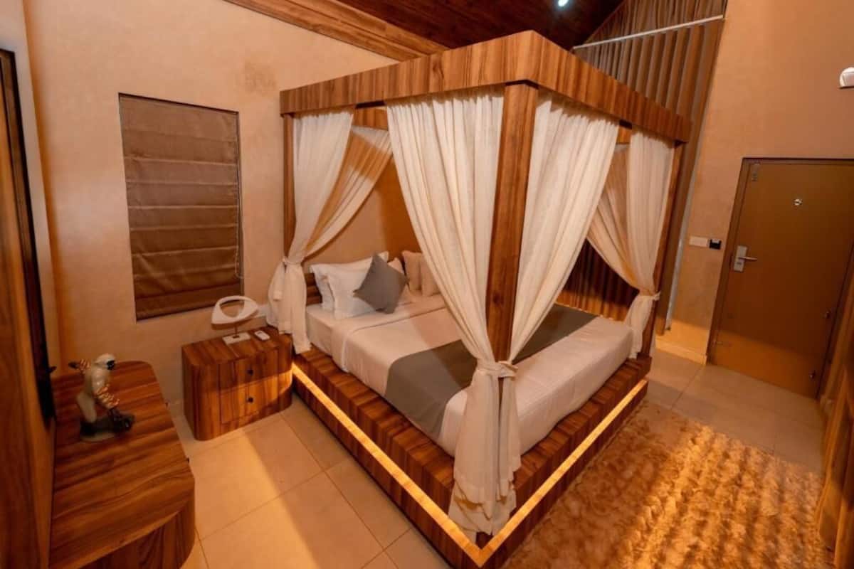 Caddie - Family Private Pool AC Villa with Balcony | WiFi (free)