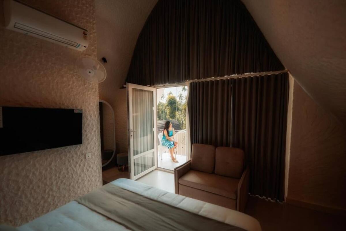 Tee - Wave Villa Garden View Room with Balcony | WiFi (free)