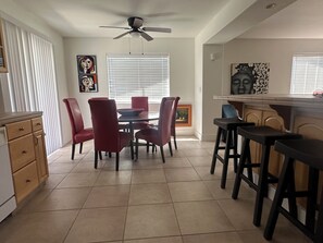 Dining - Fantastic 3bedroom house w/AC in Lake Havasu City Sunset Haven Downtown district (Lake Havasu City)