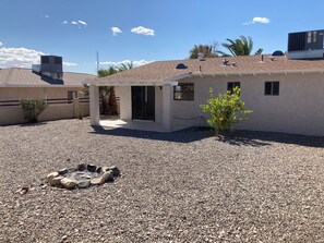 Exterior - Fantastic 3bedroom house w/AC in Lake Havasu City Sunset Haven Downtown district (Lake Havasu City)