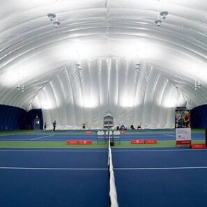 An indoor tennis court with a high ceiling and white draped fabric. - Downtown luxury house close to the nature (Ottawa)