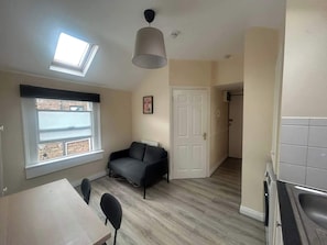 TV - Cosy 1BD Flat, Dublin 6 (Dublin)