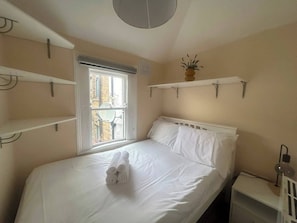 Iron/ironing board, Internet, bed sheets - Cosy 1BD Flat, Dublin 6 (Dublin)