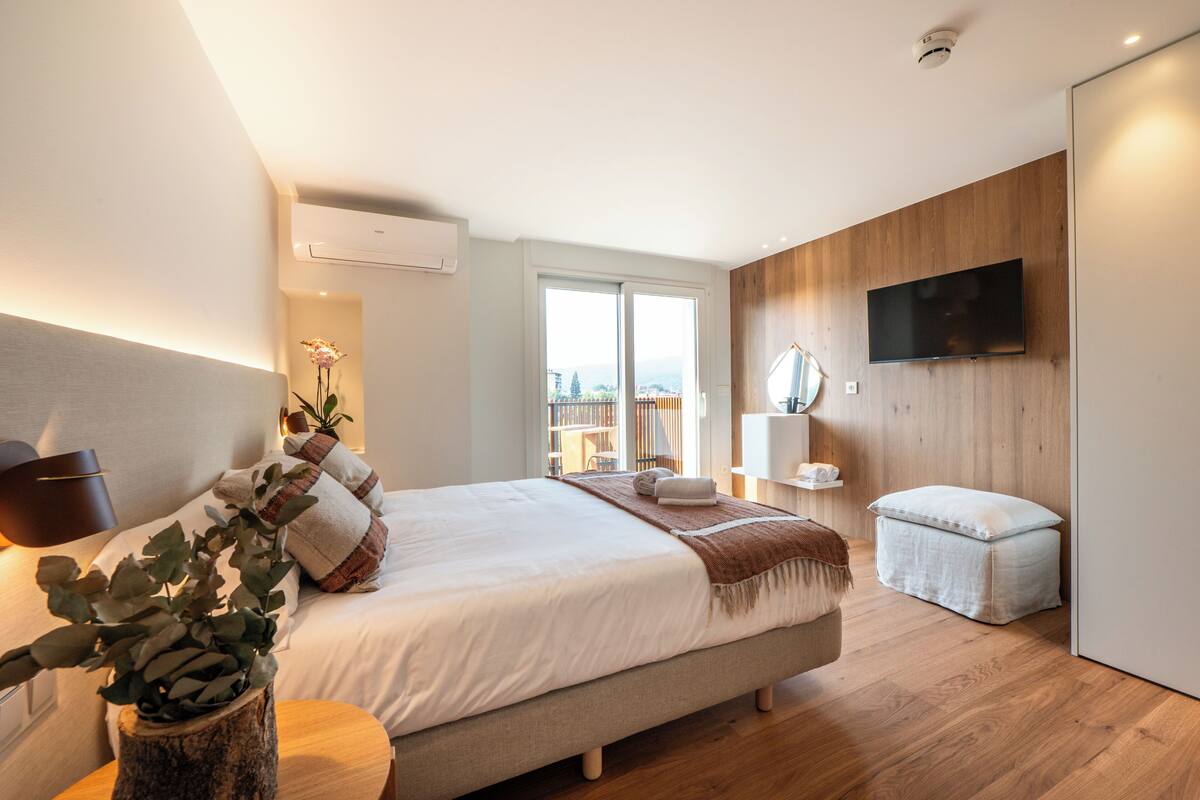 Superior Room, Balcony, Pool View | Desk, WiFi (free)