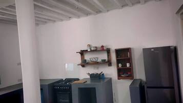 Stovetop, electric kettle, toaster, dining table