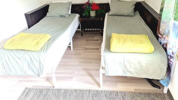 Iron/ironing board, Internet, bed sheets
