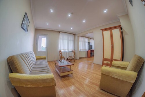Spacious Hopa Suite & City View