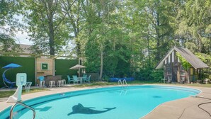 A swimming pool with a diving board, lounge chairs, and a small building with a sloped roof. - Peaceful Farm Stay Near Cuyahoga Valley NP (Cuyahoga Falls)
