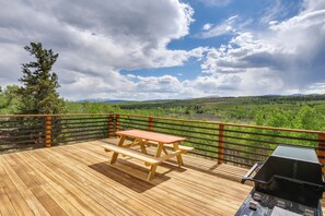 Outdoor dining - On 7 Acres! Scenic Home w/ Game Room in Fairplay (Fairplay)