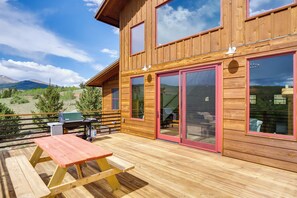 Outdoor dining - On 7 Acres! Scenic Home w/ Game Room in Fairplay (Fairplay)