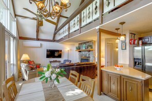 Interior - Decks, Mtn Views & Large Yard! Close to Slopes (Beech Mountain)
