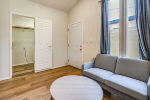 TV - 4 Mi to Camelback Mountain! Phoenix Couple’s Haven (Phoenix)