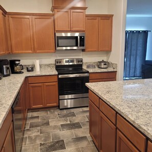 Private kitchen - Serene 4-bedroom building with AC in charming Patterson (Patterson)