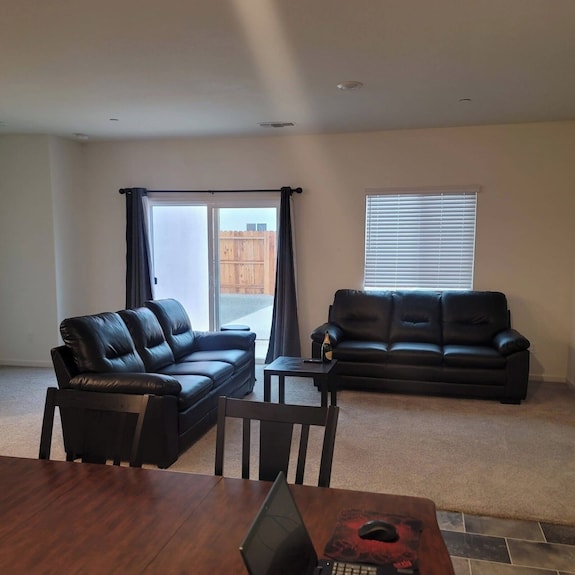 Serene 4-bedroom Building With Ac In Charming Patterson - 패터슨
