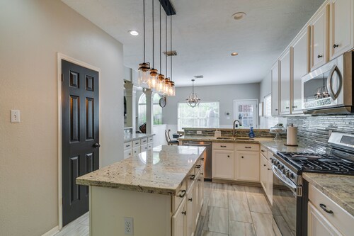 Pool & Shared Game Area! Home 7 Mi to Dtwn Tomball