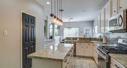 Pool & Shared Game Area! Home 7 Mi to Dtwn Tomball