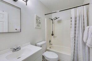 Bathroom - Private Yard w/ Grills! Convenient Tallahassee Gem (Tallahassee)