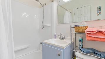 Comfort Duplex, 1 Queen Bed | Bathroom