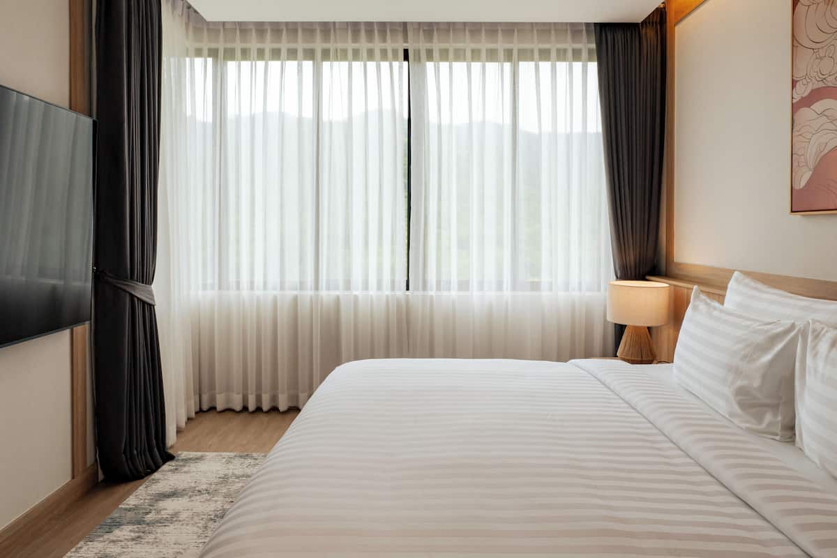 Suite, 1 kingsize-seng | Safe på rommet og wi-fi (inkludert)