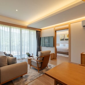 Elite Suite, 1 King Bed | In-room safe, WiFi (free) - Zen Essence Khao Yai (Pak Chong)