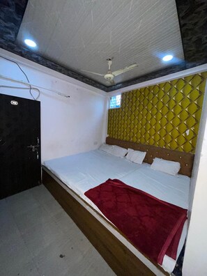 Comfort Single Room, Balcony - Hotel Dev darbar (Ujjain)