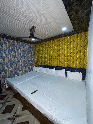 Comfort Single Room, Balcony - Hotel Dev darbar (Ujjain)