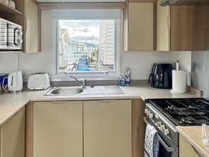 Private kitchen - Swift Escape - UKC9641 (Towyn)