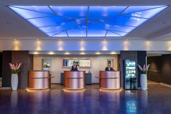 Lobby - Sunday am Main Taunus Zentrum Frankfurt/Sulzbach Standard Double Room (Sulzbach (Taunus))
