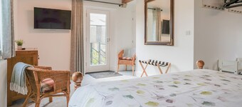 Westhills Courtyard - The Loft