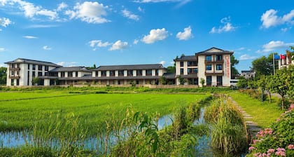 Lake Tai Retreat