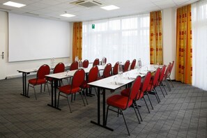 Meeting facility - Sunday Hotel Köln Brühl Deluxe Room (Brühl)