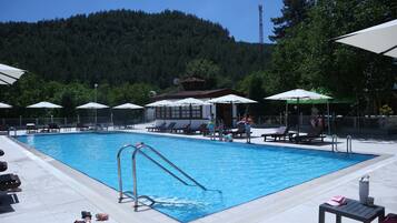 Seasonal outdoor pool
