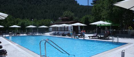 Seasonal outdoor pool